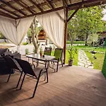 каравани Avi Iris фичоза Campsite