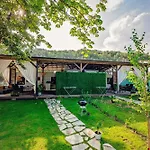каравани Avi Iris фичоза Campsite