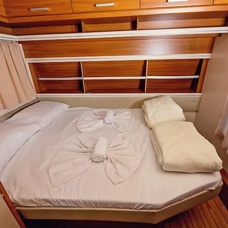 Κάμπινγκ каравани Avi Iris фичоза *