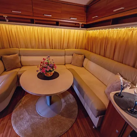 каравани Avi Iris фичоза * Βάρνα