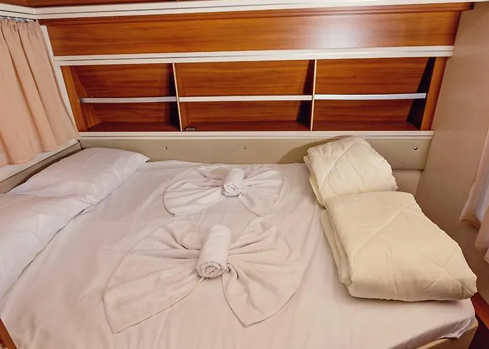 Κάμπινγκ каравани Avi Iris фичоза *