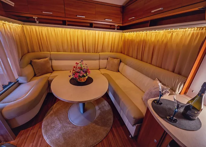 каравани Avi Iris фичоза * Βάρνα