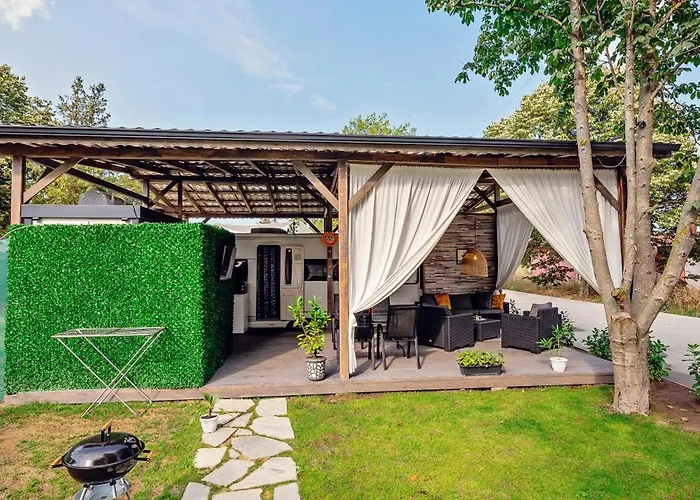 Κάμπινγκ каравани Avi Iris фичоза