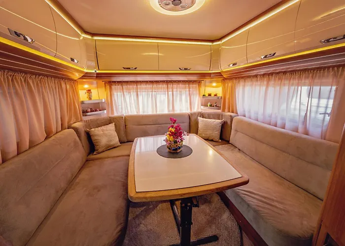 Κάμπινγκ каравани Avi Iris фичоза