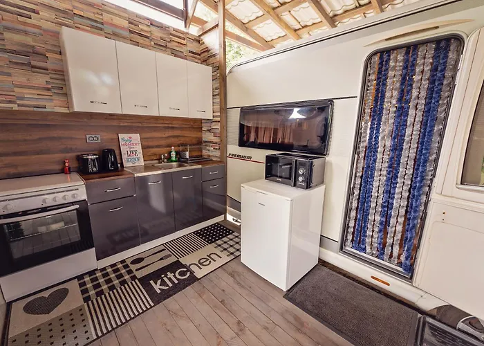 Κάμπινγκ каравани Avi Iris фичоза Βάρνα