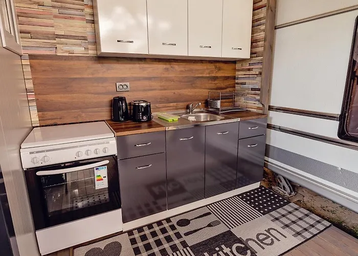 каравани Avi Iris фичоза * Βάρνα