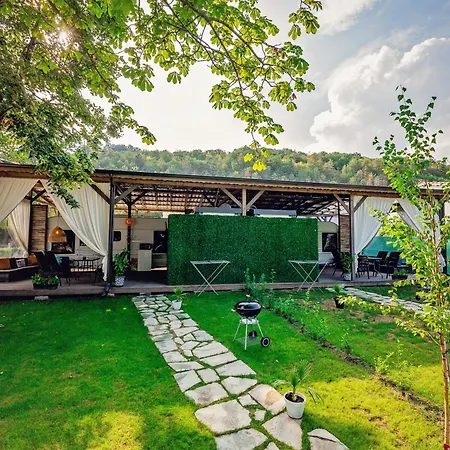 каравани Avi Iris фичоза Кемпинг