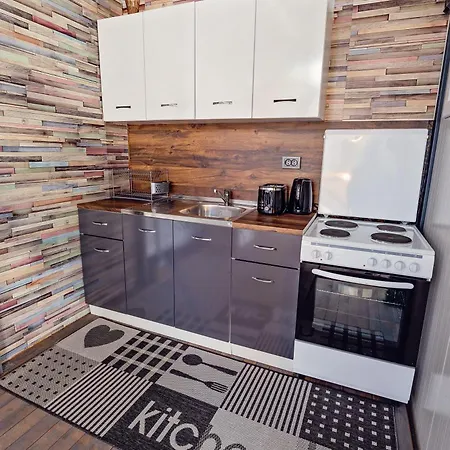 каравани Avi Iris фичоза Кемпинг *