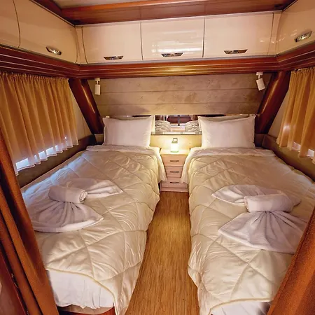 каравани Avi Iris фичоза Кемпинг