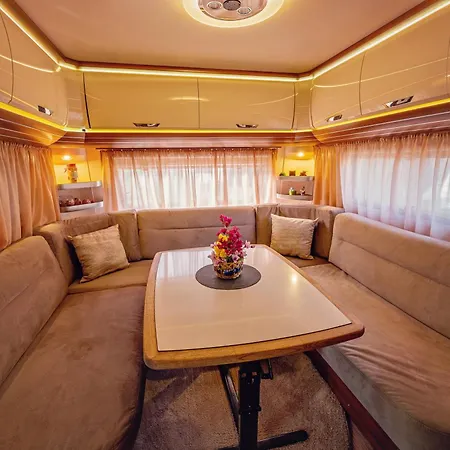 Кемпинг каравани Avi Iris фичоза