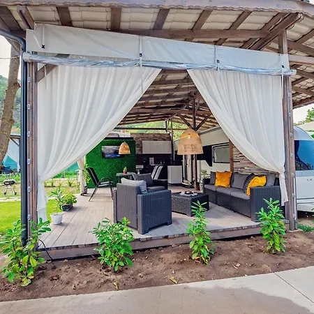 каравани Avi Iris фичоза Кемпинг *