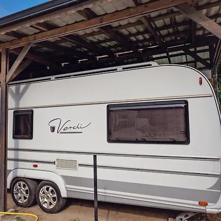 каравани Avi Iris фичоза