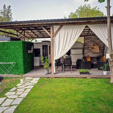 каравани Avi Iris фичоза Кемпинг