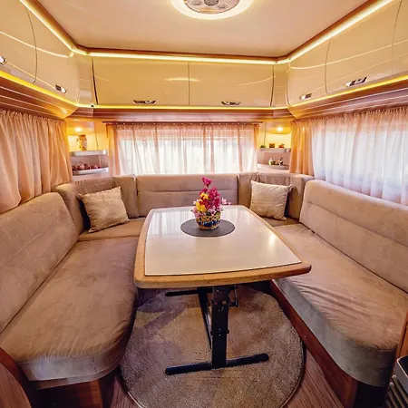 Кемпинг каравани Avi Iris фичоза