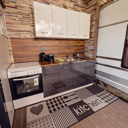 каравани Avi Iris фичоза * Варна