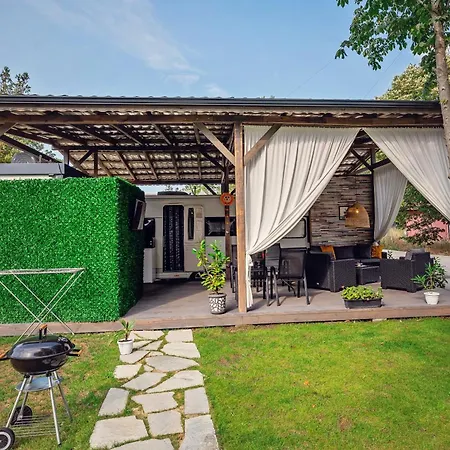 каравани Avi Iris фичоза Кемпинг *