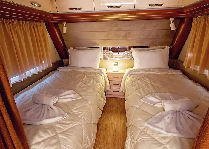 каравани Avi Iris фичоза Camping